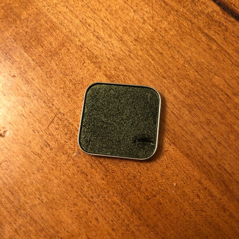 “#33” Seint Beauty eyeshadow